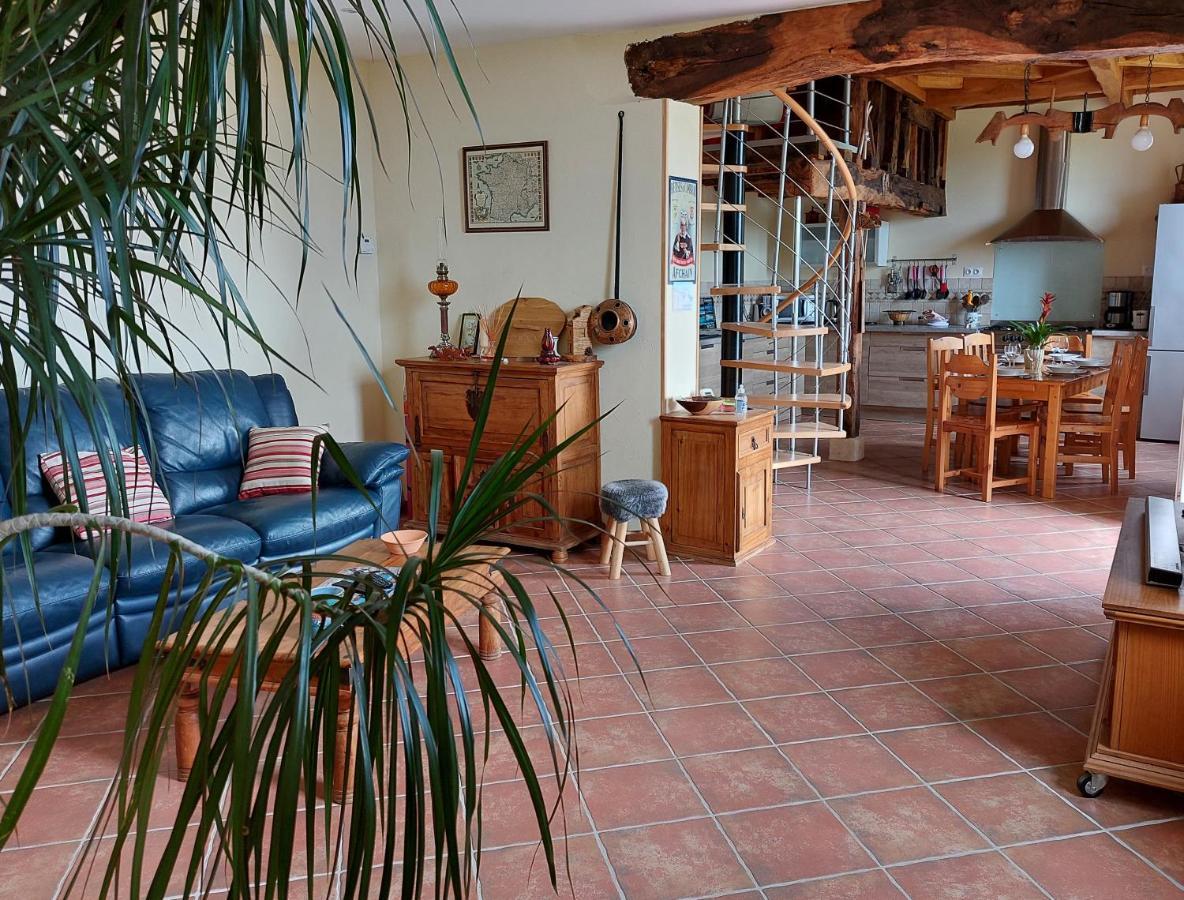 Les Gites De Laures Monblanc Exteriér fotografie
